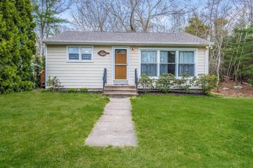 36 Michelle Ln, Charlestown, RI 02813-2846