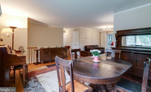 5623 Queensberry Ave, Springfield VA  22151-2711 exterior