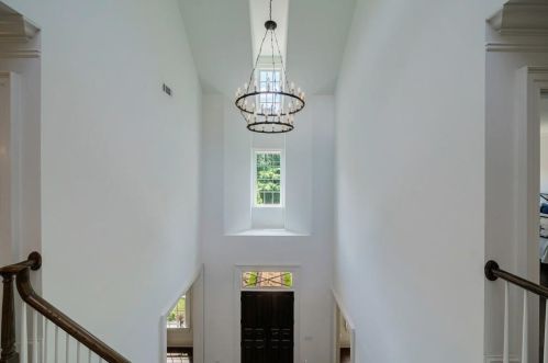 2799 Mabry Rd, Atlanta GA  30319-2828 exterior