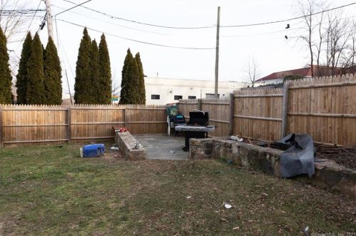 2 Terry Ln, Norwalk CT  06854-4304 exterior