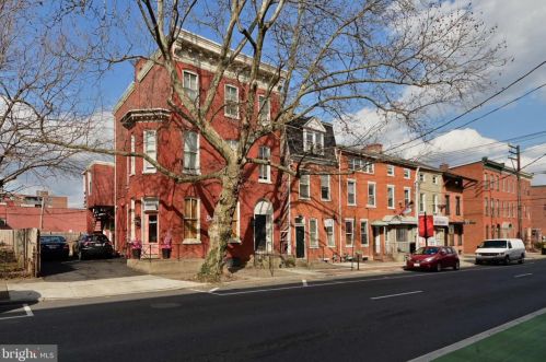 113 Walnut St, Lancaster PA  17602-4925 exterior