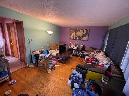 6315 Narragansett Ave, Chicago, IL 60638-5001