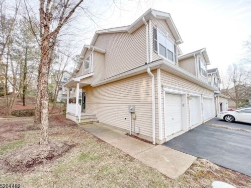 8 Cypress Ct, Clinton, NJ 08809-2614