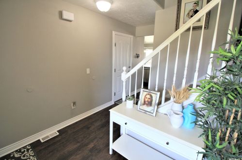 8002 Lismore Ln, Taylorsville, UT 84088-2517
