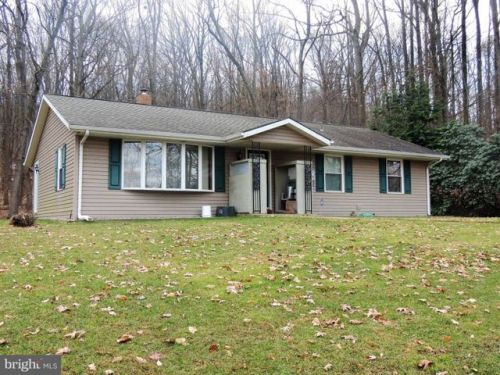 991 Circle Dr, York, PA 17315-1919