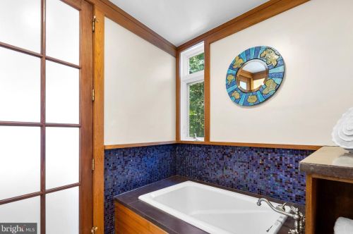 1118 Dl Dr, Silver Spring MD 20910-1601 exterior