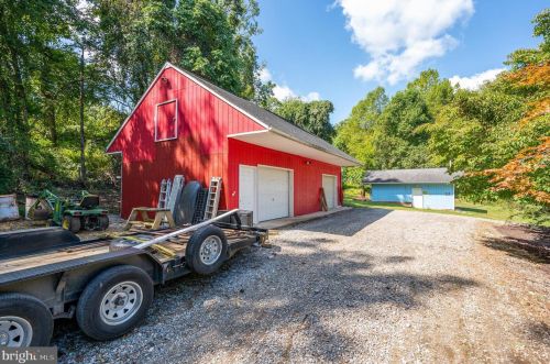 365 Big Oak Dr, Shepherdstown WV 25443-4598 exterior