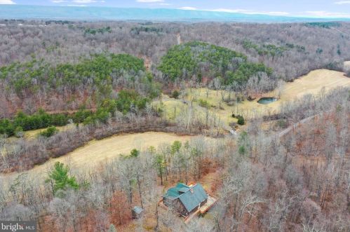 204 Quiet Place Ln, Berkeley Springs WV  25411-6633 exterior