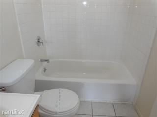 828 79th St, Los Angeles CA  90001-3204 exterior