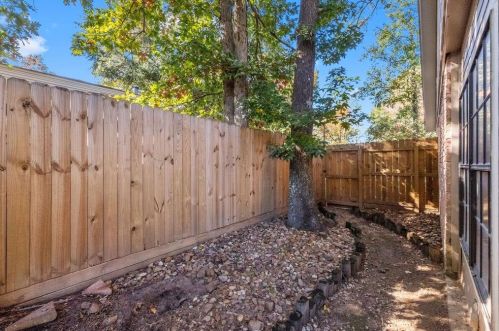 206 Deep Dl Ln, Conroe TX  77304-7208 exterior