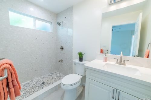 813 Lukepane Ave, Honolulu HI  96816-1014 exterior