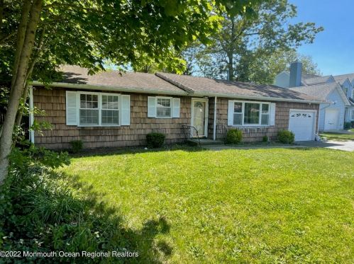 111 Oakwood Pl, Lacey, NJ 08731-4606