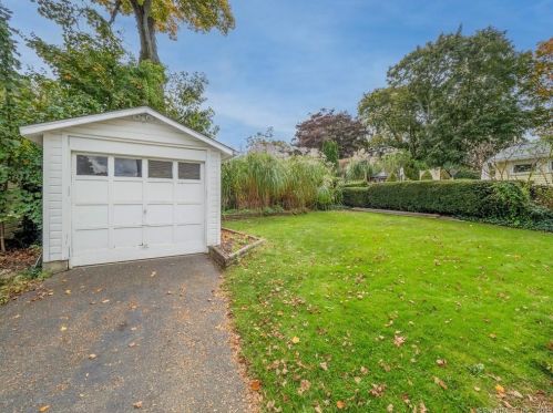 8 Maplewood Ter, Norwalk CT  06851-6117 exterior