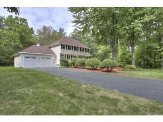 8 Fern St, Windham, NH 03087-1427