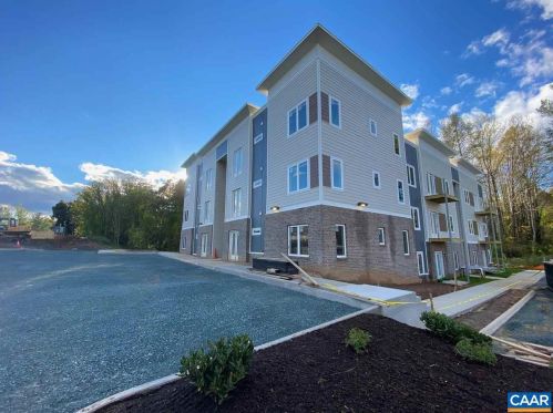 2118 Commonwealth Dr, Charlottesville VA  22901-2302 exterior