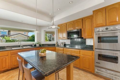 289 Owens Dr, Anaheim CA  92808-1327 exterior