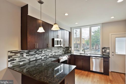 2033 4 St, Philadelphia PA 19122-1509 exterior