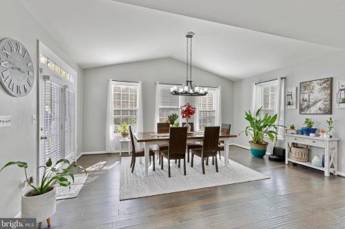 402 Chickamauga Dr, Harpers Ferry WV  25425 exterior