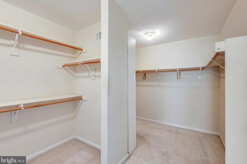 6420 Lake Meadow Dr, Springfield VA  22015-3927 exterior