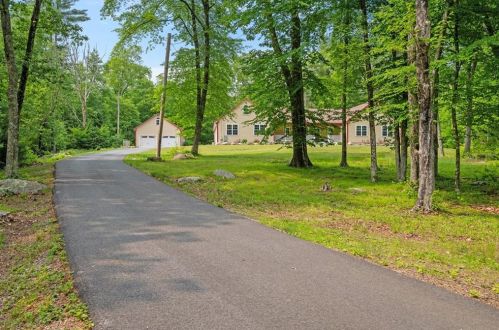 809 Chestnut Hill Rd, Glocester, RI 02814-1831
