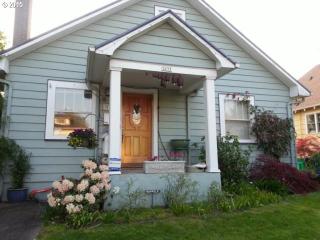 3035 18th Ave, Portland, OR 97202-2304