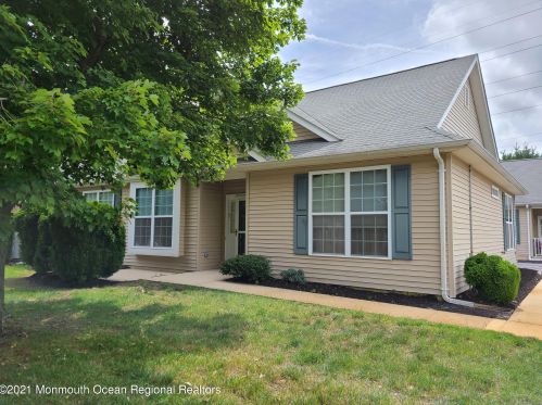 7 Country Walk Blvd, Lakehurst, NJ 08759-5176