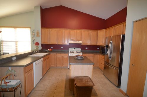 1713 Francis Dr, Pingree Grove, IL 60140-5413
