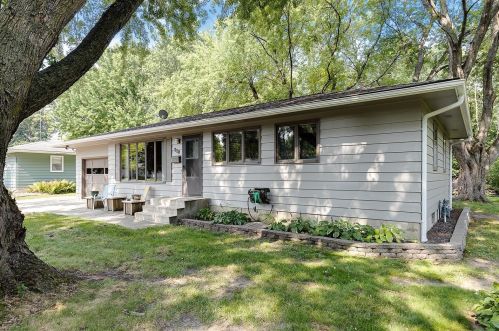 820 Westwood Dr, Faribault, MN 55021-6652
