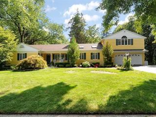 40 Orchard St, Allendale, NJ 07401-2225