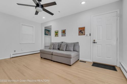 718 Grassmere Ave, Tinton Falls NJ  07712-4333 exterior