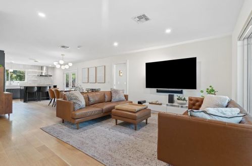 5101 Creekline Dr, Austin TX  78745-2227 exterior
