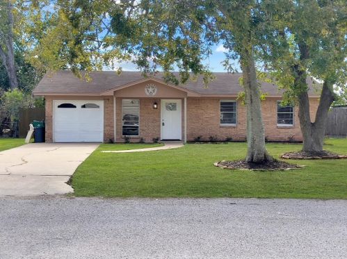204 Sands St, Angleton, TX 77515-5289