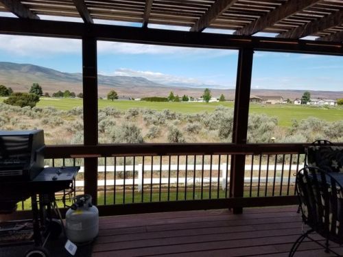 504 Fowler Ln, Desert Aire, WA 99349-2044