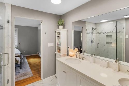 1 Yellow Yellow Cir, Middletown CT  06457-4929 exterior
