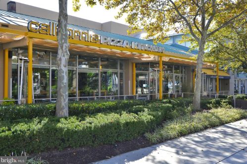 1301 Arlington Ridge Rd, Arlington VA  22202-1954 exterior