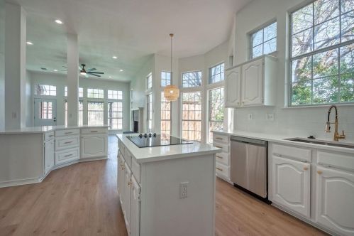 2502 Crosslands Dr, Garland TX  75040-3839 exterior