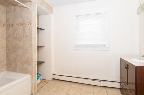 12 Winsor St, Providence, RI 02908-4937