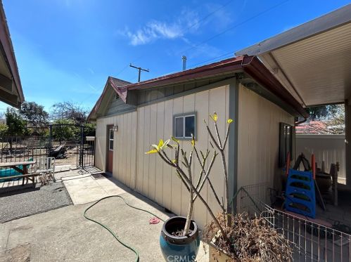 4588 Elmwood Ct, Riverside, CA 92506-1011