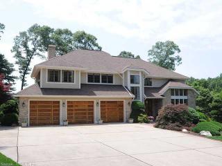 108 Brownstone Dr, Southington, CT 06489-4100