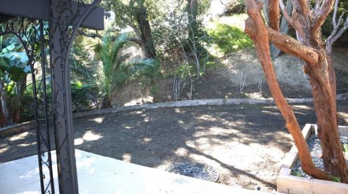 3345 Country Club Dr, Glendale CA  91208-1717 exterior