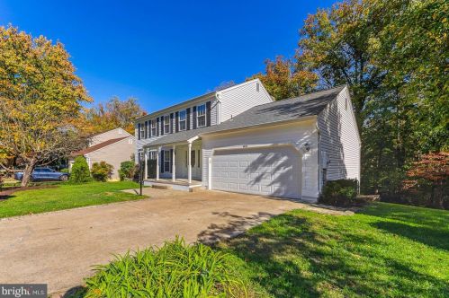 11831 Parliament Dr, Woodbridge, VA 22192-1006