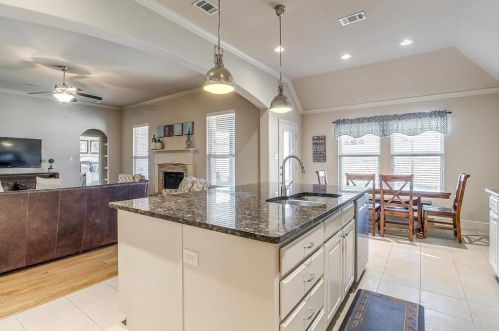 405 Sterling Dr, Fort Worth TX  76126-2461 exterior