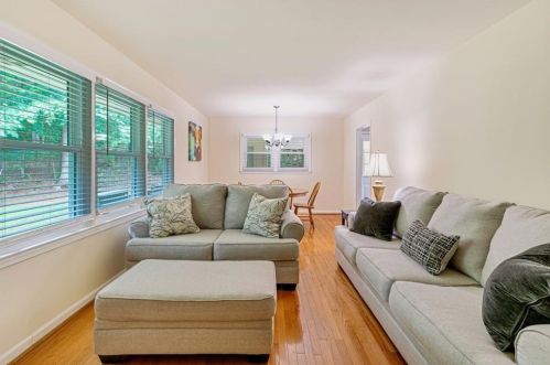 6896 Lockridge Dr, Atlanta GA  30360-1515 exterior