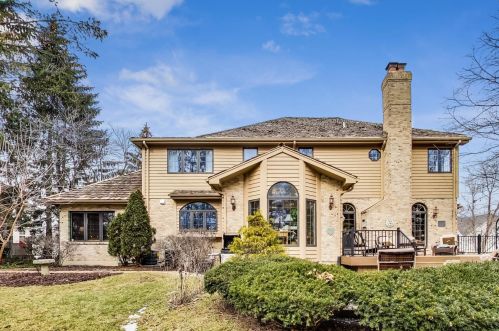 347 Willowood Ln, Willowbrook IL  60527-3900 exterior
