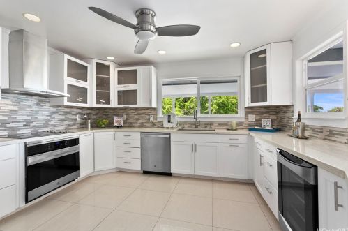 144 Maunalanikai Pl, Honolulu, HI 96816-3954
