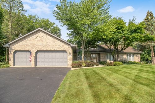 23176 Apple Hill Ln, Half Day, IL 60069-2822