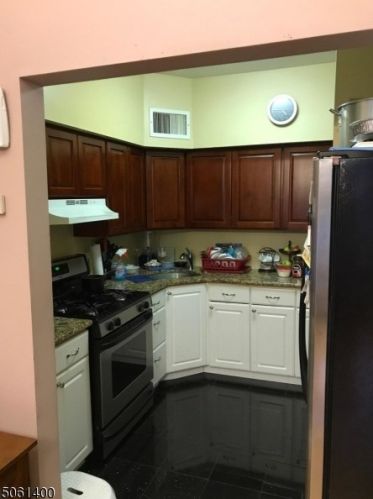 78 Blackwell St, Dover, NJ 07801-4072