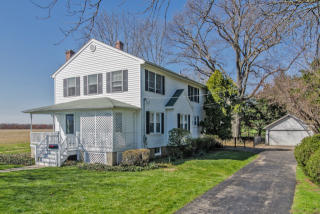 2 Barclay St, East Windsor, NJ 08512-3302