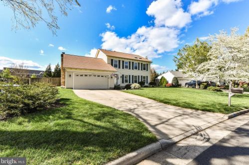 13614 Nubian Ct, Herndon, VA 20171-4101