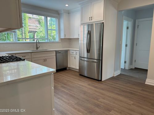 104 Pemberwick Rd, Greenwich CT  06831-5033 exterior